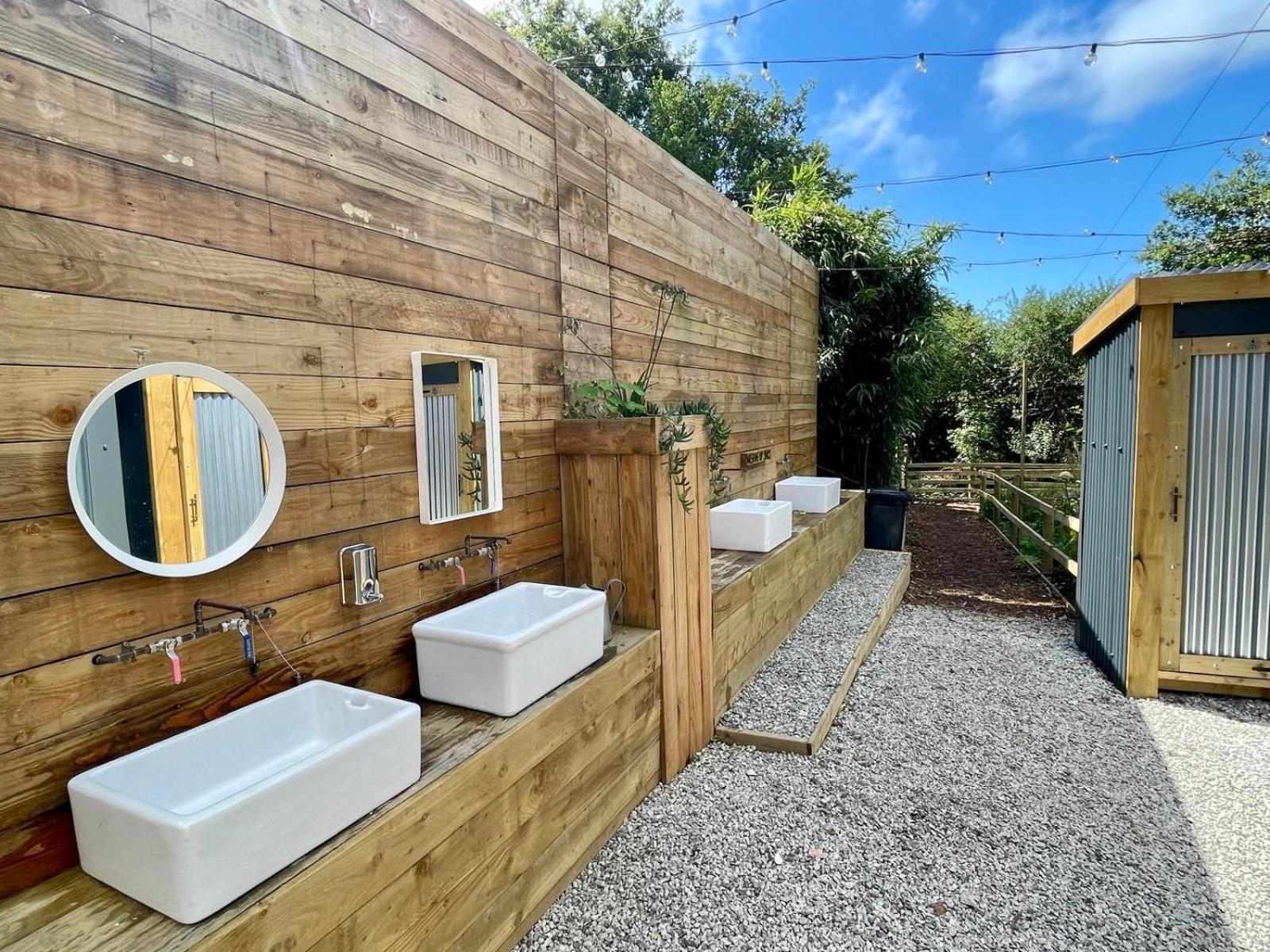 Lakeside Glamping Firecrest St Columb Major Exterior photo